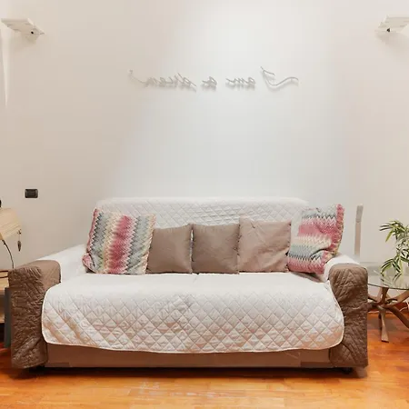 Guesthost - On Two Levels Apartment Milan