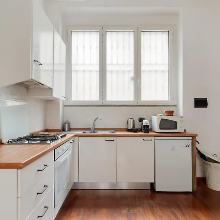 Guesthost - On Two Levels Appartement *