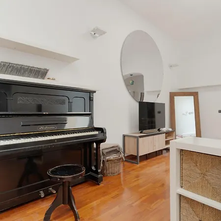 Guesthost - On Two Levels Appartement