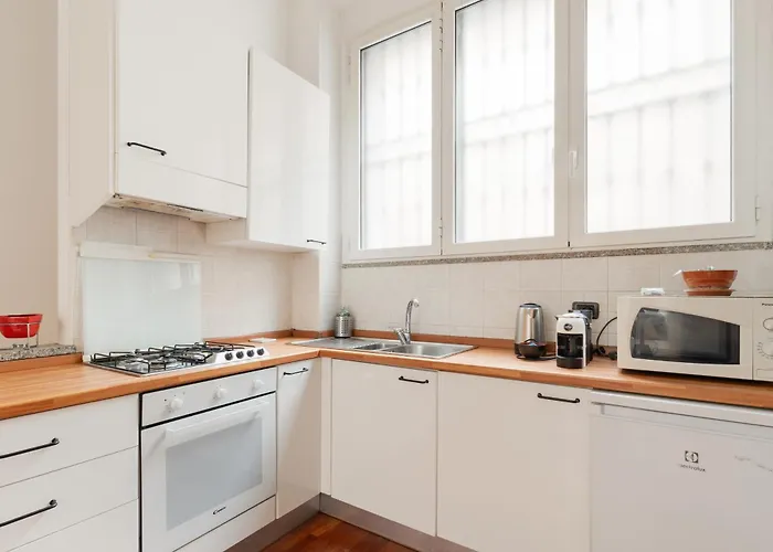Guesthost - On Two Levels Apartment *