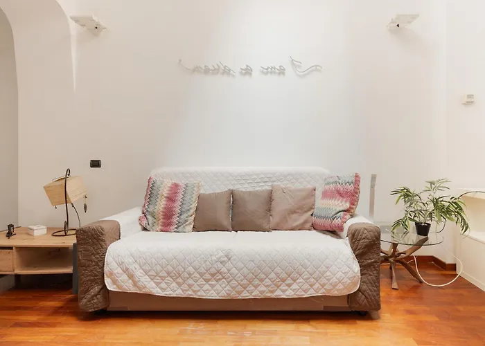 Guesthost - On Two Levels Apartment Milan