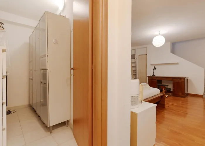 Guesthost - On Two Levels Apartment Milan